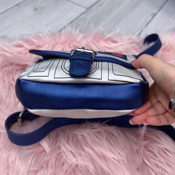 R2-D2 Crossbody Bag - Picture 5 of 6